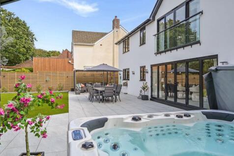 Rear Garden Patio &amp; Seating
