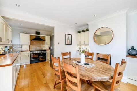 Kitchen/Dining Area