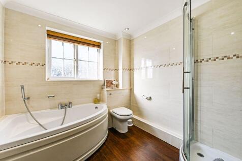 En-Suite To Master Bedroom