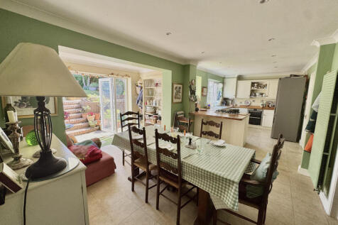 Dining/Kitchen