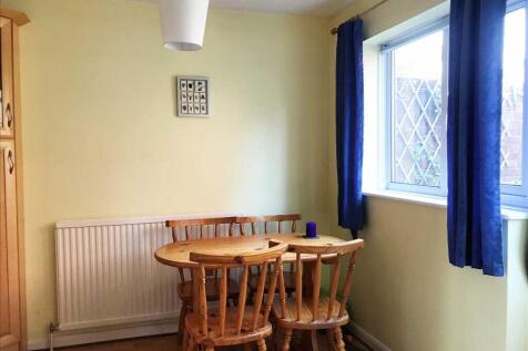 KITCHEN / DINING