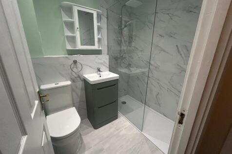 bathroom 7 beckett.jpeg