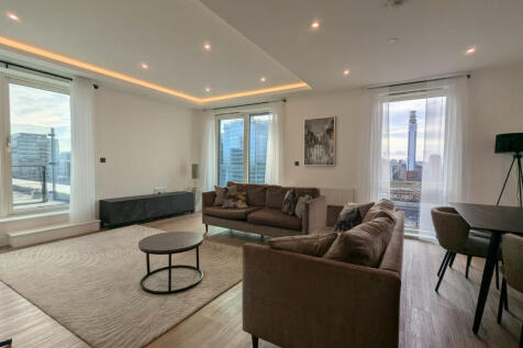 Open Plan Living Room / Kitchen