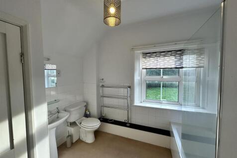 Bathroom.JPEG