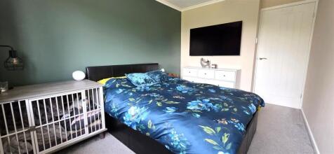 Bedroom 1.jpg