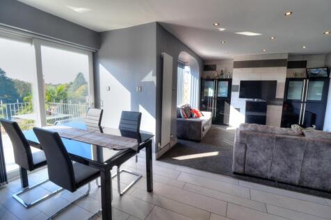 Second Lounge &amp; Dining Area
