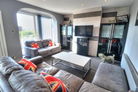 Second Lounge &amp; Dining Area