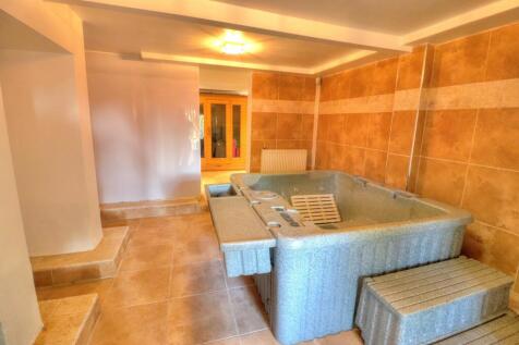 Basement Jacuzzi Shower Room
