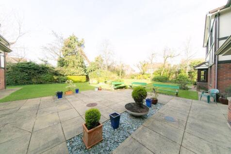 Beautifully landscaped communal gardens