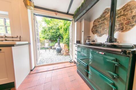 Aga &amp; double doors to garden