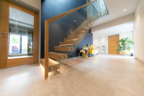 Cantilever staircase