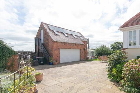 Coach house