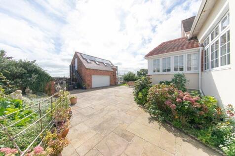 Garden &amp; coach house