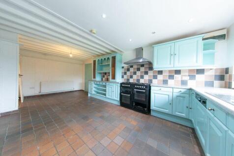 Kitchen &amp; dining room