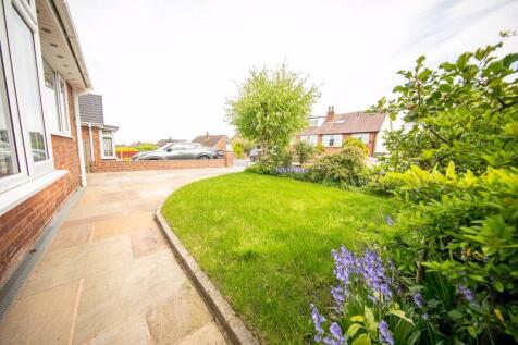 Front garden and driveway