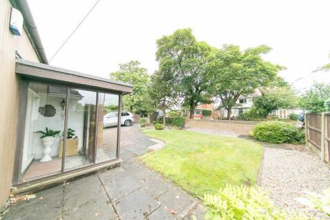 Front garden and driveway
