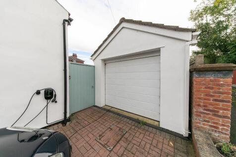 External garage