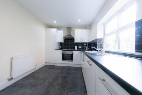 Kitchen &amp; dining room