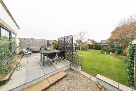 Beautifully landscaped private garden