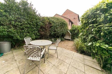 Low maintenance private garden
