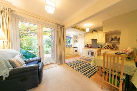 Kitchen &amp; dining room