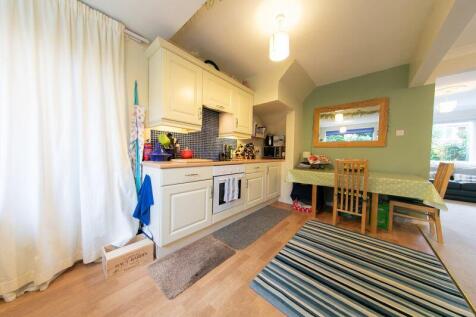 Kitchen &amp; dining room