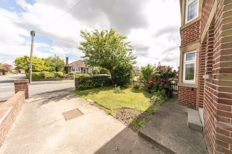 Front garden and driveway