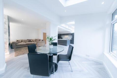 Open plan kitchen, living and dining ...