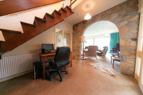 Entrance hallway &amp; lounge