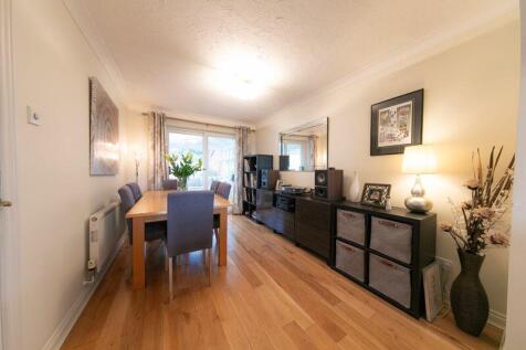 Dining room &amp; sun lounge