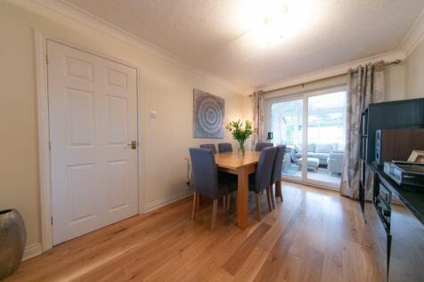 Dining room &amp; sun lounge