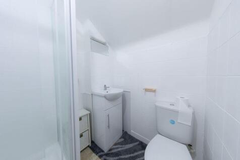 Bedroom 2 en-suite