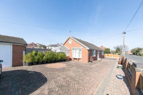 Front garden and driveway