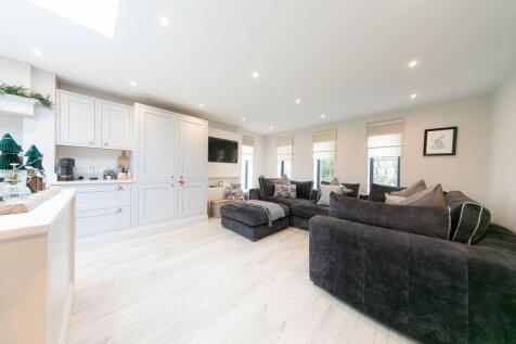 Living area &amp; kitchen