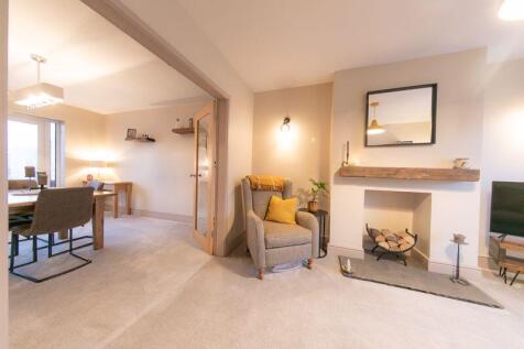 Lounge &amp; dining room
