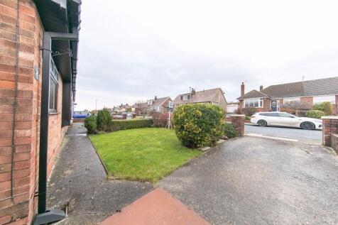 Front garden and driveway