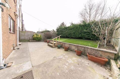 Low maintenance private garden