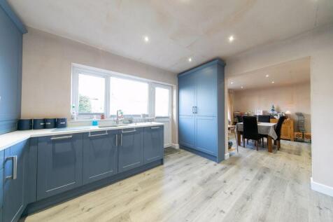 Kitchen &amp; dining room