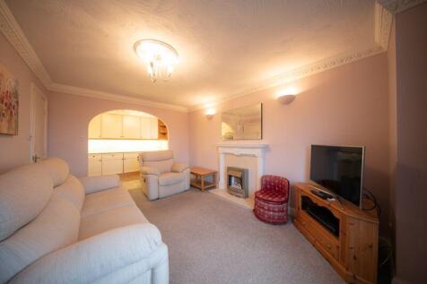 Living room &amp; kitchen 