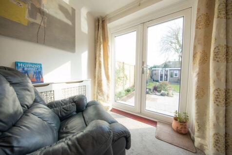 Rear lounge &amp; garden