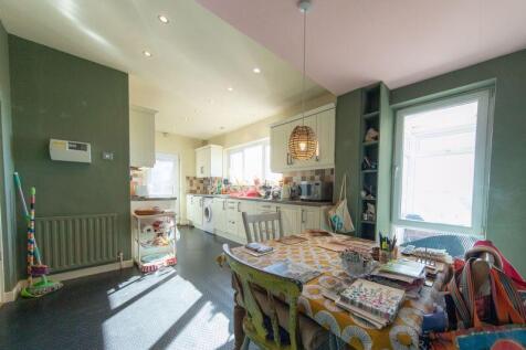 Kitchen and breakfast room