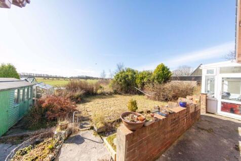 Private open aspect garden