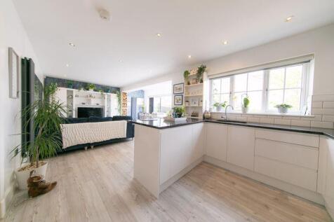 Open plan kitchen, living and dining ...