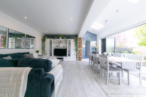 Rear living and dining space