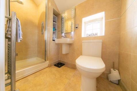 Bedroom 1 en-suite