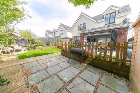 Neatly landscaped private garden