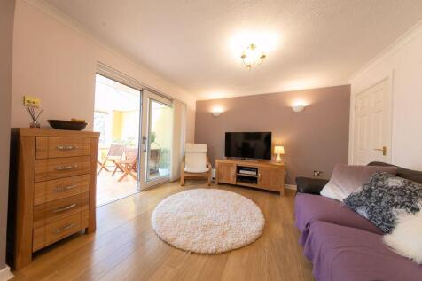 Rear living room &amp; sun lounge