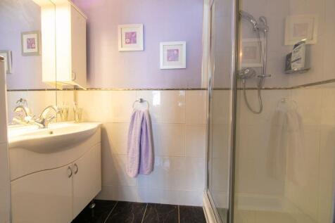 Bedroom 1 en-suite