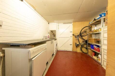 Garage/Utilities space