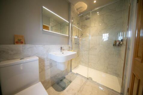 Bedroom 1 en-suite